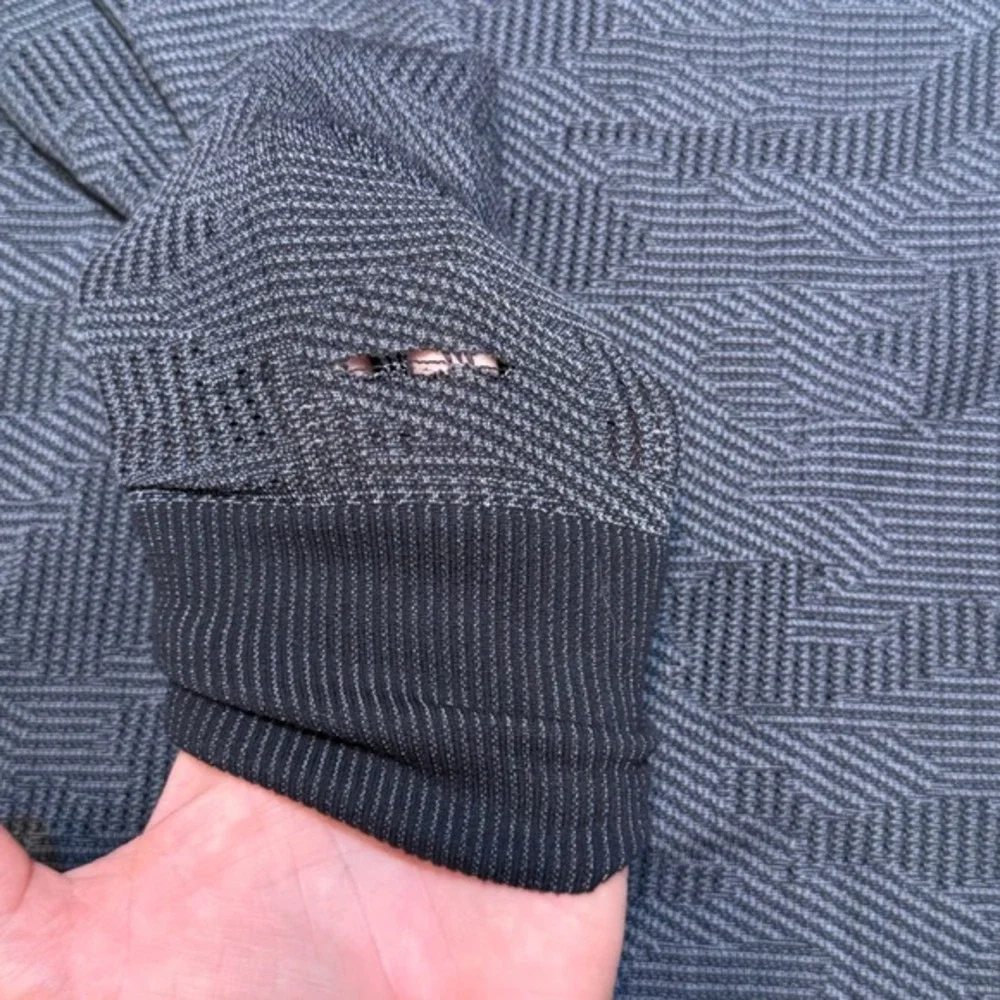 Lululemon Gray Camo Asphalt Swiftly Breathe Top Long‎ Sleeve Small-Flawed